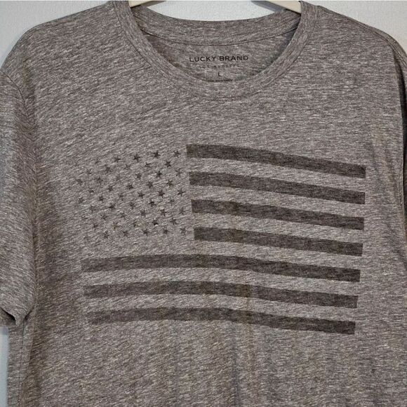 Lucky Brand, Mens t-shirt in dark and light gray. Size Large - Picture 2 of 4